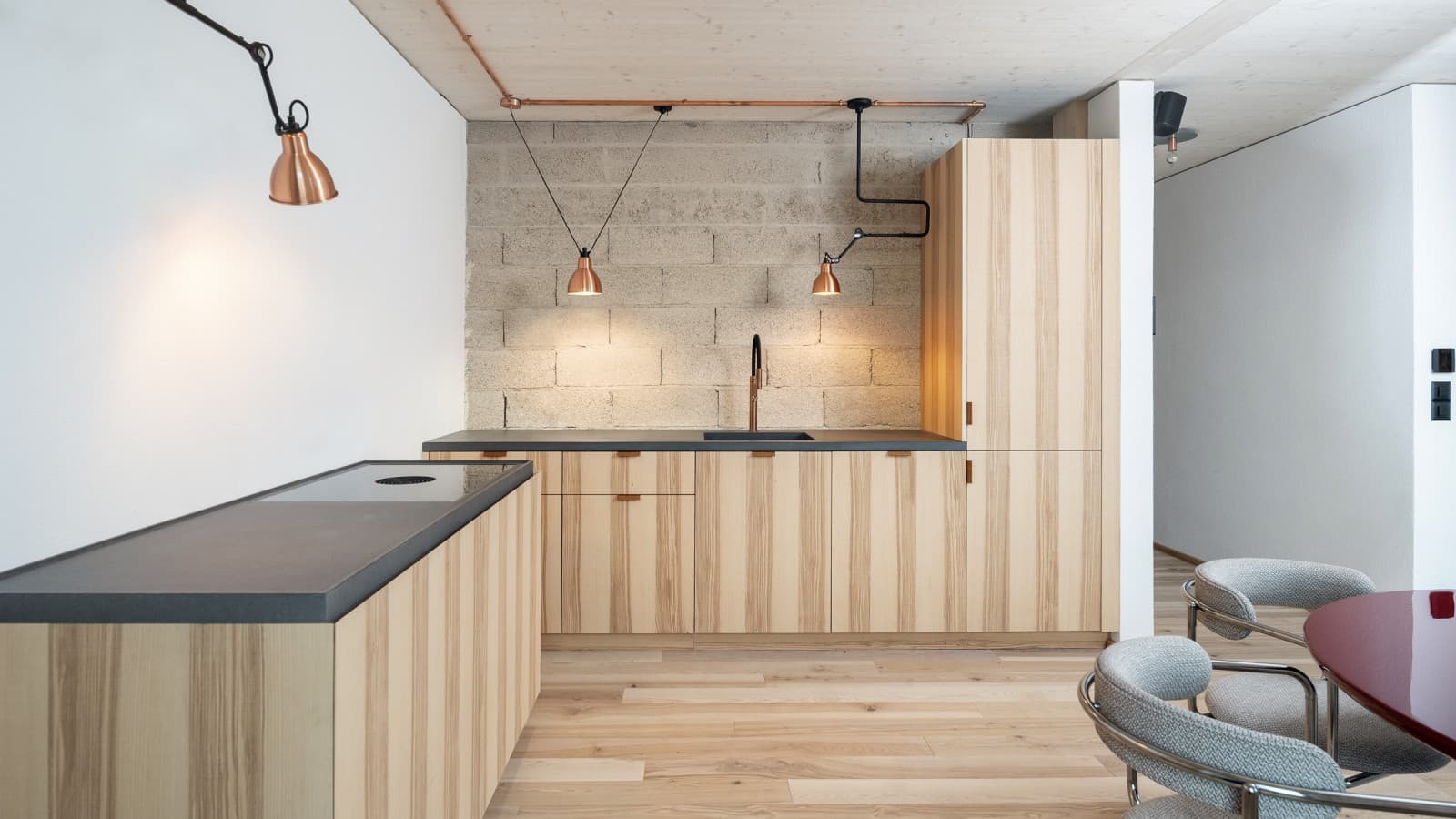 Hampemurstein brukes i interiøret til det største hamp-huset i Europa. (© Openly / Jens Ellensohn) Hampemurstein brukes i interiøret til det største hamp-huset i Europa. (© Openly / Jens Ellensohn)