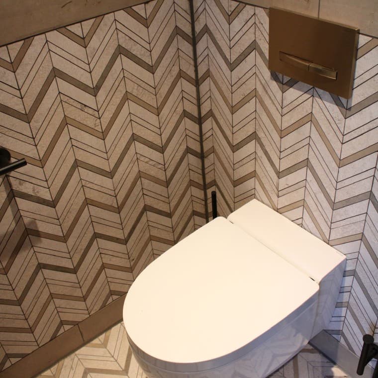 Betjeningsplaten Sigma50 sørger for tidløs eleganse (© Geberit) Betjeningsplaten Sigma50 sørger for tidløs eleganse (© Geberit)