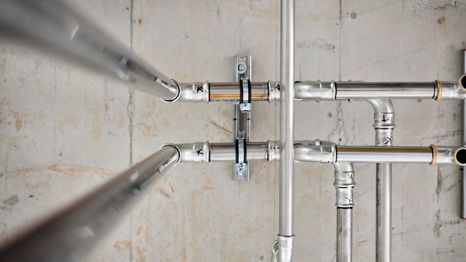 Geberit Mapress Therm ble benyttet i AMFs logistikksenter til trykkluft- og varmeanleggene. Geberit Mapress Therm ble benyttet i AMFs logistikksenter til trykkluft- og varmeanleggene.