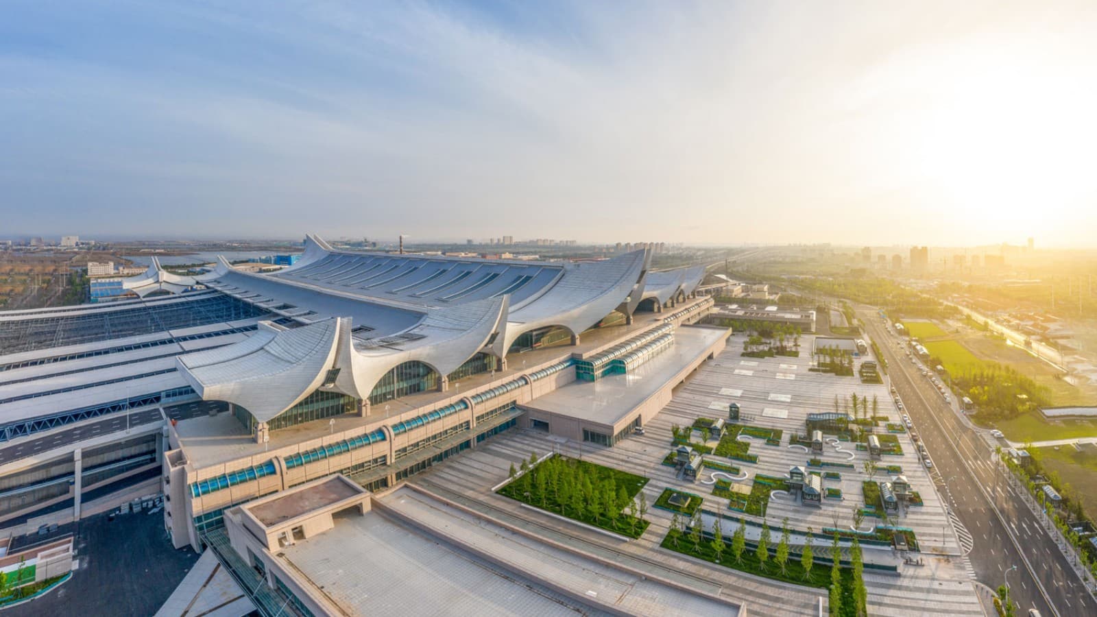 To store og åtte små bølger: den bølgende Hongdao-stasjonen. (© ingDESIGN Co., Ltd.) To store og åtte små bølger: den bølgende Hongdao-stasjonen. (© ingDESIGN Co., Ltd.)