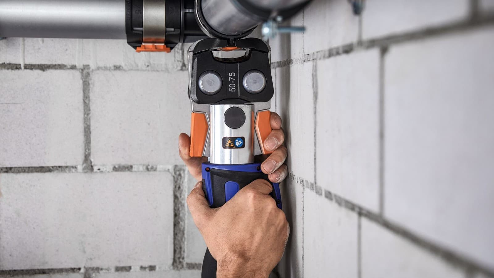 Geberit FlowFit kan presses i trange områder Geberit FlowFit kan presses i trange områder